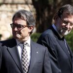 El presidente del Gobierno, Mariano Rajoy, junto al presidente de la Generalitat, Artur Mas