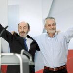 Alfredo Pérez Rubalcaba y José Antonio Griñán, ayer en el municipio gaditano de San Roque