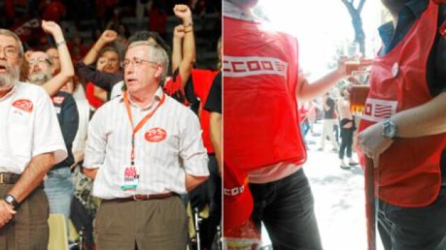 A la izquierda, Toxo y Méndez cantan La Internacional mientras algunos delegados sindicales prefirieron tomar el aperitivo a las puertas de Vistalegre