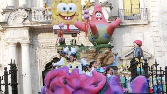 La carroza de Bob Esponja fue una de la más vitoreadas por los niños que asistieron a la Cabalgata de Reyes