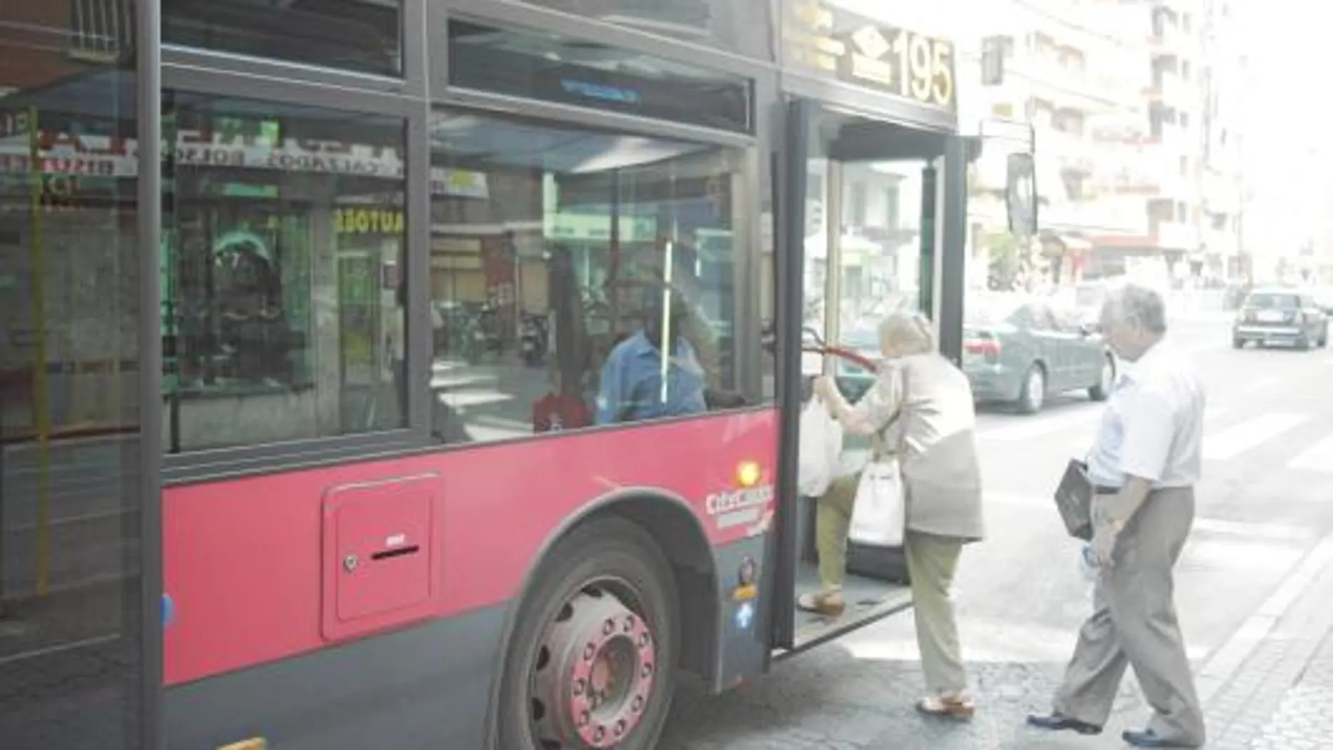 La empresa municipal sevillana Tussam se beneficiará de los cursos de la Agencia Andaluza de la Energía