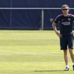 El entrenador Blaugrana, Luis Enrique durante la sesión de entrenamiento