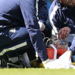 David Silva atendido por los servicios médicos.