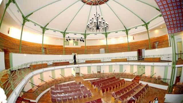 El Teatro Circo Apolo de El Algar es una construcción modernista diseñada por el arquitecto Pedro Cerdán