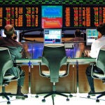 Los ratios financieros facilitan información al modelo para hacer las predicciones.