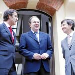 Juan Vicente Herrera, Núñez Feijoó y Carlos Lage, durante la firma de constitución de la Macrorregión del Sudoeste de Europa