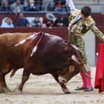 Eduardo Gallo, durante su faena en el primer toro