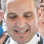 Pleno respaldo a Camps horas antes de declarar ante el juez