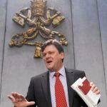 El escritor alemán Peter Seewald presentó ayer la obra en el Vaticano