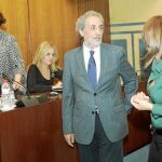 El Defensor evita mojarse sobre la ley de reordenación del sector público