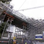 La estructura del Metropol Parasol se recorta ya en la Encarnación, aunque las maderas siguen ausentes
