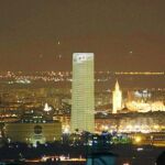 Recreación del futuro rascacielos con la Giralda al fondo del paisaje