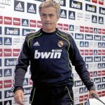 Mourinho abandona la sala de prensa de la ciudad deportiva de Valdebebas tras su comparecencia