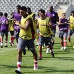 Los jugadores del Sporting de Braga se ejercitan durante el entrenamiento realizado en el estadio AXA de Braga, Portugual