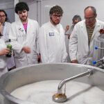 En la imagen, los alumnos junto al profesorado en una de las prácticas de la asignatura