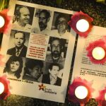 Fotografia de archivo del 13 de noviembre de 2010 de un afiche con los retratos de los cinco jesuitas españoles y uno salvadoreño asesinados