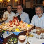 Fernando Mellet, Antonio Rodrigo Torrijos y José María Morillo, ex presidente de los mayoristas, en la «famosa» mariscada de Bruselas