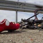 Un conductor sin carné ni seguro mata a dos ciclistas