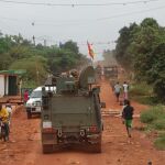Militares españoles patrullando la ruta Whiski en Banghi, en 2008