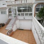 Fachada de la vivienda en la urbanización Torrealmendros, de Torrevieja