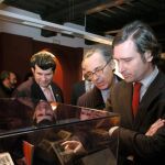 El concejal presidente del distrito de Moncloa-Aravaca de Madrid, Álvaro Ballarín, (en primer plano)