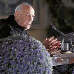 El padre Anselmo, veterano abad benedictino, resumió anoche el último año de conflictos de la autoridad civil con su comunidad