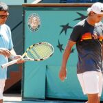 Toni Nadal, durante un entrenamiento con su sobrino Rafa