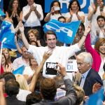 El ex presidente del Gobierno José María Aznar, ayer durante un mitin en Zaragoza