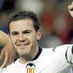 Mata, jugador de la Selección, con la camiseta del Valencia