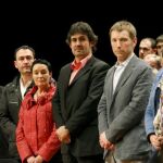 El secretario general de Eusko Alkartasuna, Pello Urizar (3d), junto al representante de la ilegalizada Batasuna Rufi Etxebarría (2d), y la abogada de la izquierda abertzale Jone Goirizelaia (3i), el pasado dia 20