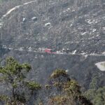 La sierra del Barbanza próxima a la localidad de Boiro se mantiene en alerta después del gran incendio que ha afectado a la zona en estos días.