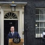 Cameron ante la puerta de Downing Street