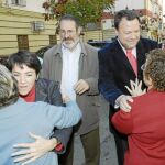 Manuel Gómez Lobo, en una imagen de archivo junto al alcalde, Alfredo Sánchez Monteseirín