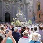 La Custodia tras salir de la Catedral granadina