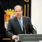  Herrera respalda una fusión de cajas al servicio de la empresa y la familia