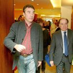 El secretario regional de CC OO, Ángel Hernández, y el consejero de Economía, Tomás Villanueva