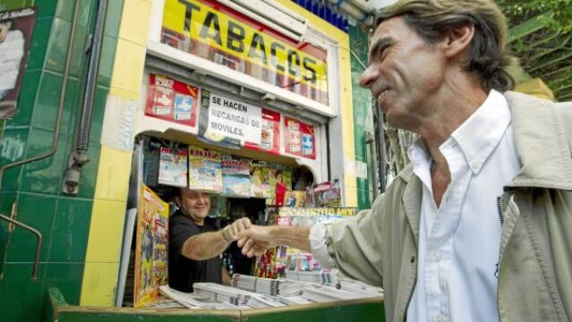 El ex presidente del Gobierno recibió a su llegada el calor popular de los melillenses