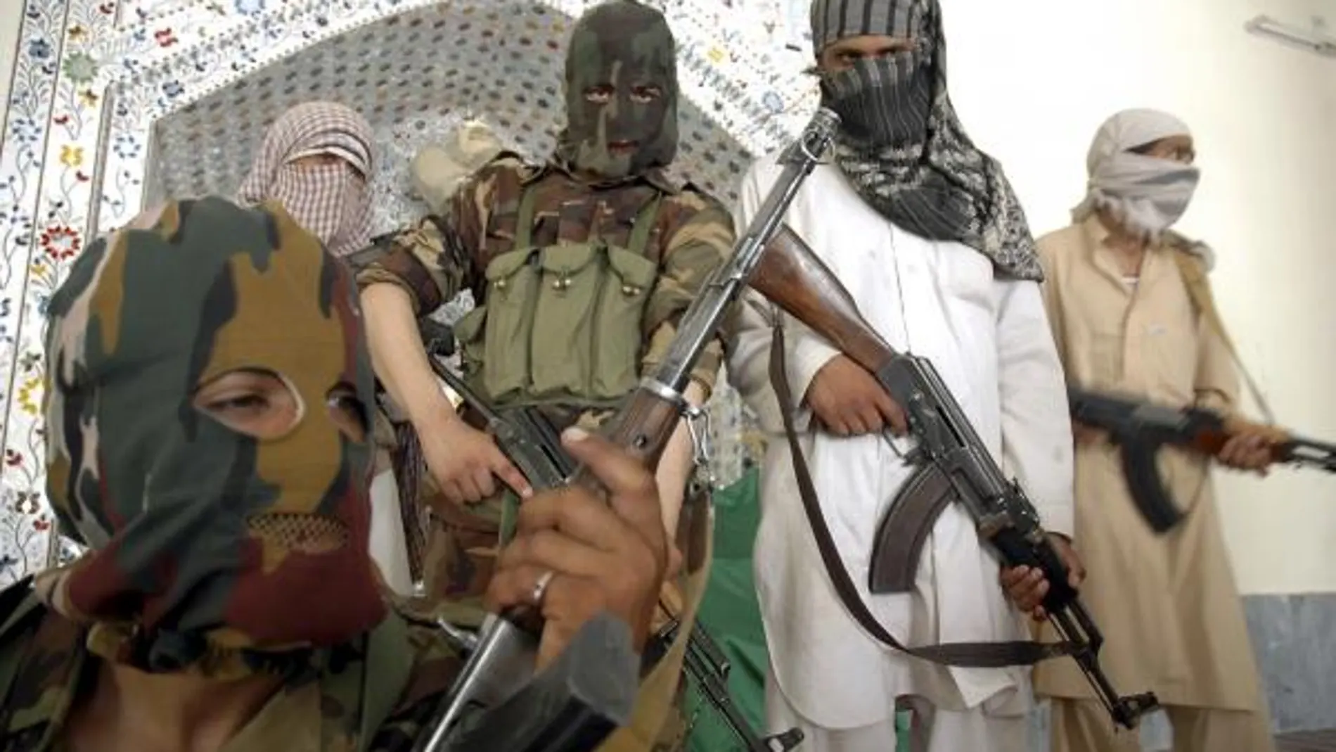 Un grupo de talibanes