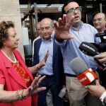 Rita Barberá, durante su accidentada visita al mercado del Cabanyal