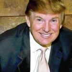 Donald Trump: Se ha convertido en la marca de un hombre con éxito económico y su nombre sirve para juegos de mesa y también para identificar edificios. Tiene una marca consolidada