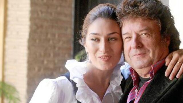 El cantaor, junto a su hija Estrella, en Granada, en noviembre de 2006