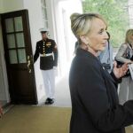 La polémica gobernadora de Arizona a su llegada ayer a la Casa Blanca