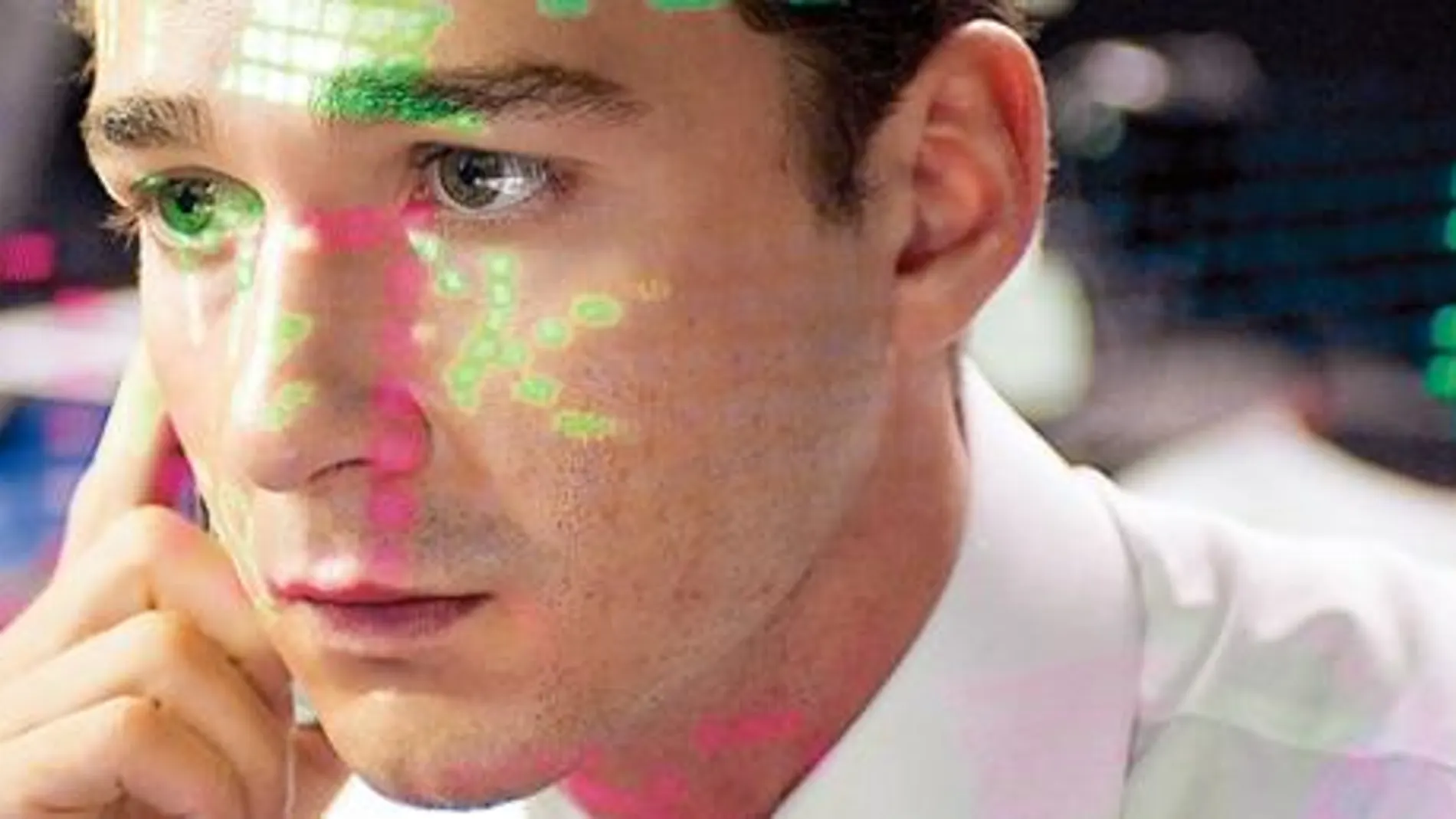 Shia LaBeouf en la película «Wall Street, el dinero no duerme»