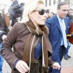 Marta Domínguez y su abogado, José Rodríguez, en los juzgados, donde la atleta declaró como imputada y testigo a la vez, una irregularidad