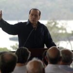 Dimite un ministro de Berlusconi dos semanas después de ser nombrado