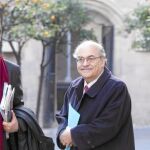 Los consellers de Territorio y Sostenibilidad, Lluís Recoder, y de Economía, Andreu Mas-Colell, a su llegada al primer Consell Executiu del año