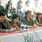Representantes del mundo cultural y agentes políticos y sindicales presentaron ayer un manifiesto en apoyo a la Udalbiltza de Batasuna