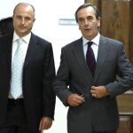 El ministro de Industria, junto al portavoz socialista en el Congreso, José Antonio Alonso