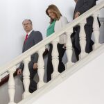 La presidenta de la Junta de Andalucía en funciones, Susana Díaz, y el recién elegido presidente del Parlamento, Juan Pablo Durán (i), en el Parlamento andaluz en Sevilla