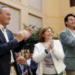 El presidente del PP de la Comunitat Valenciana, Alberto Fabra, la coordinadora general del PPCV, Isabel Bonig, y el presidente del partido en la provincia, Vicente Betoret (d).
